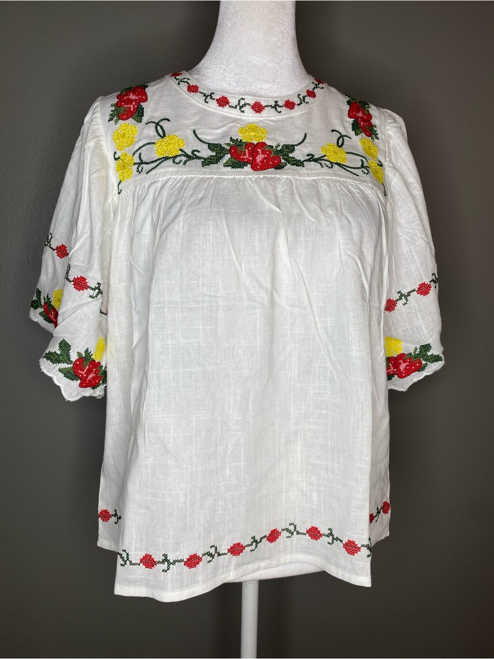 NWT! Solitaire Linen Blend Embroidered Strawberry  Peasant Blouse - Size S